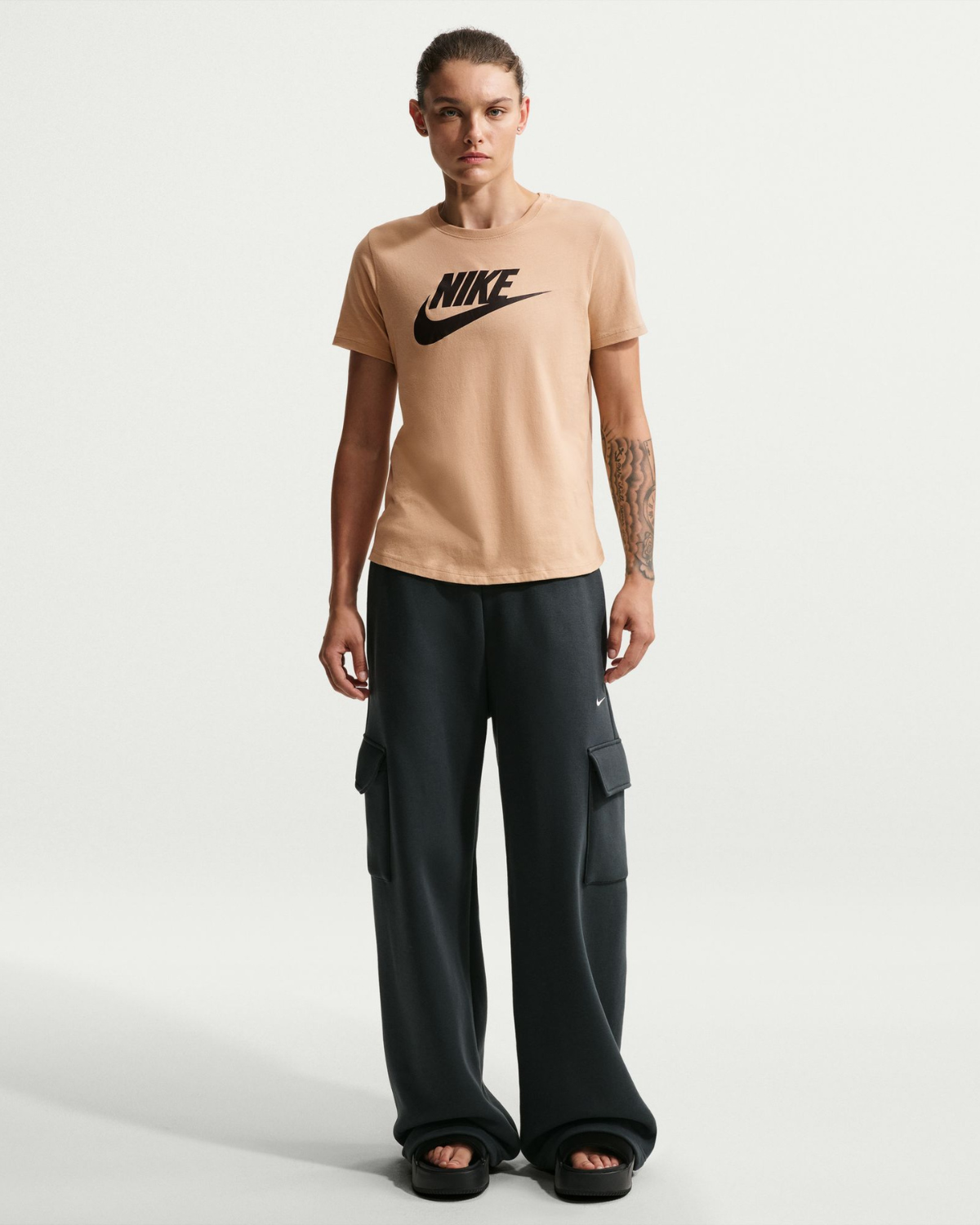 W NSW TEE ESSNTL ICN FTRA