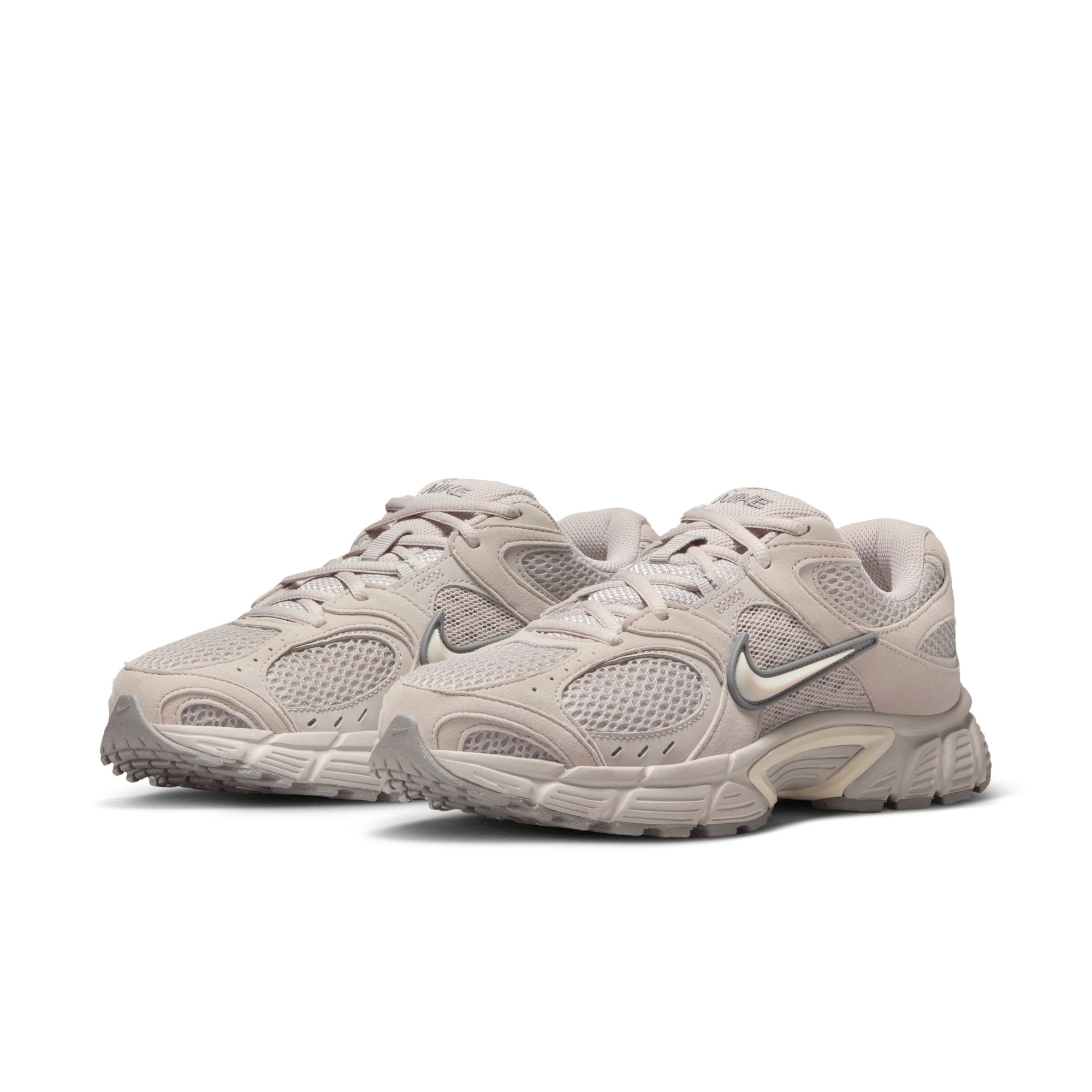 W NIKE V5 RNR