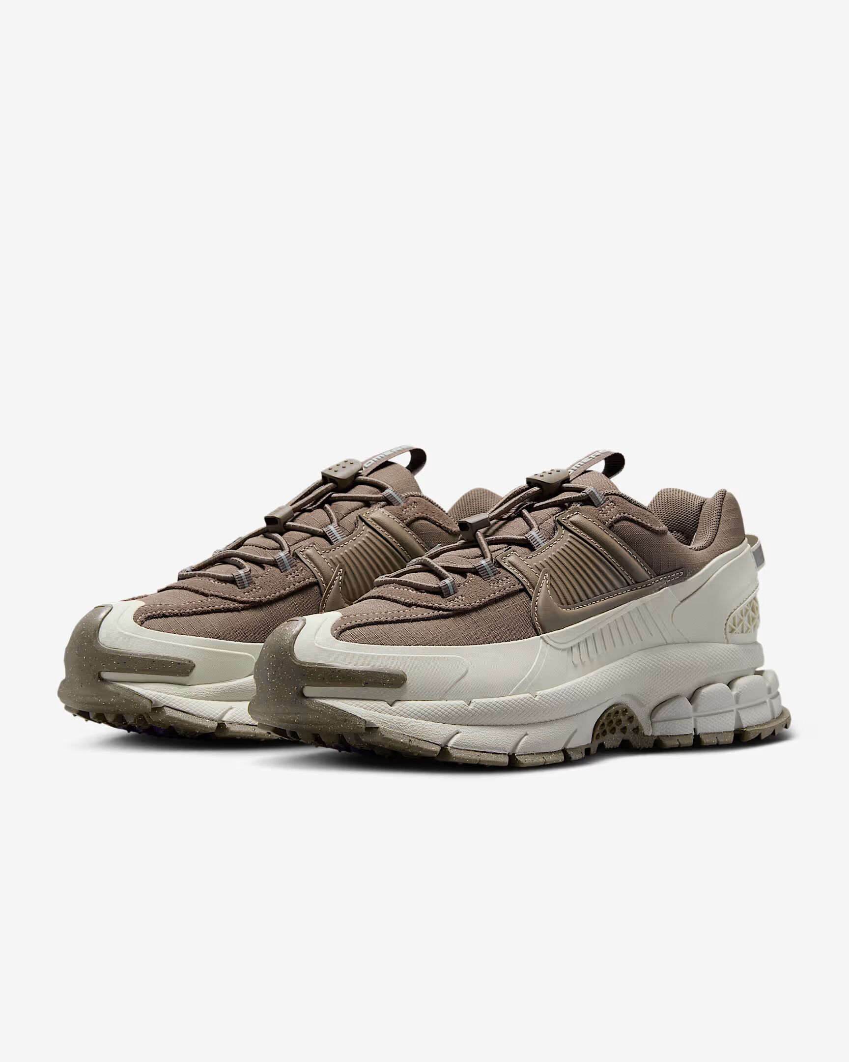 W NIKE ZOOM VOMERO ROAM